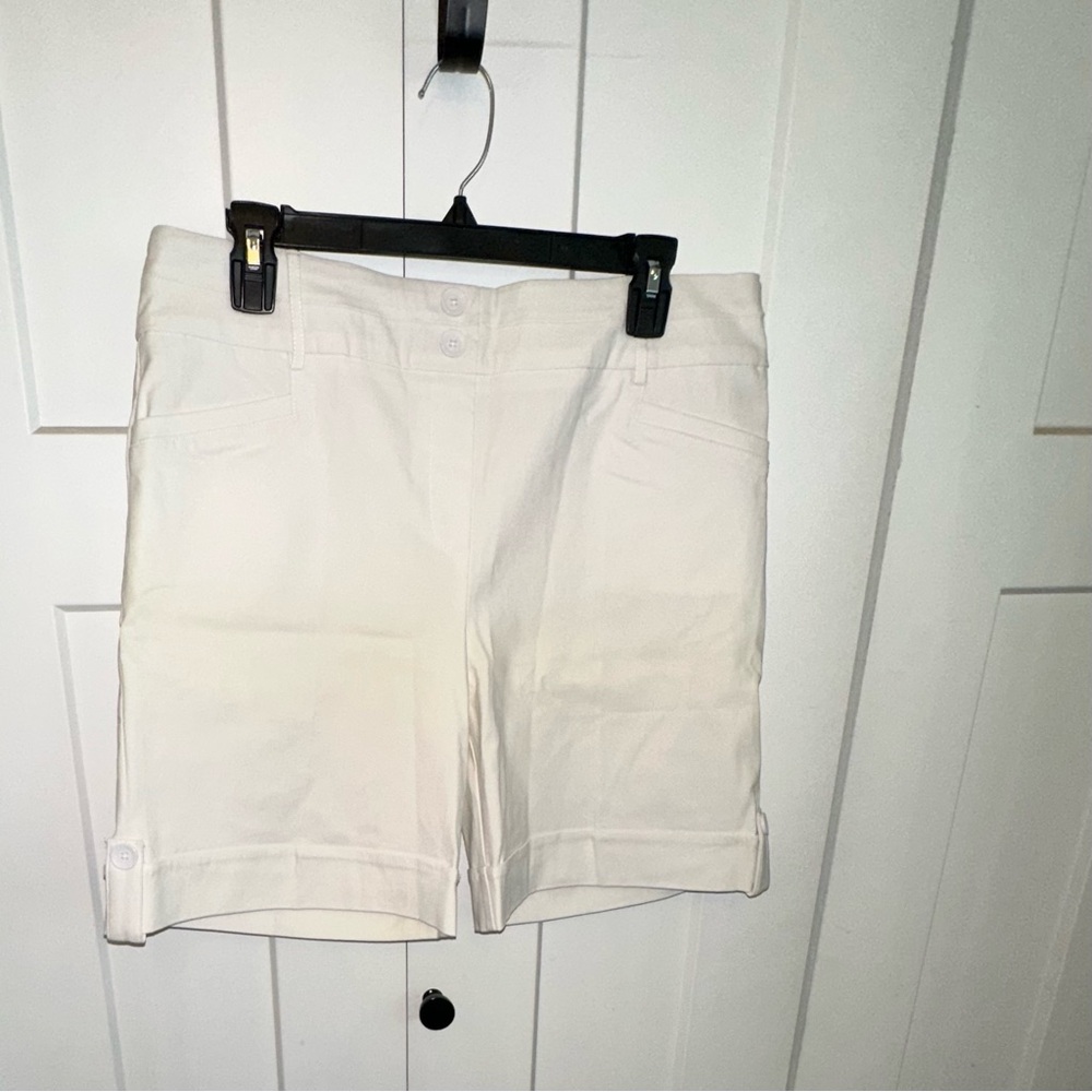 Chic White Women's Bermuda Shorts 14